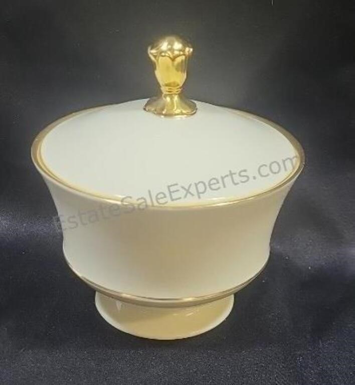 Lenox candy dish with lid. 5½×5¼.