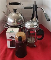Mixed lot, including a French Press,
