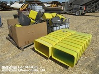 OFF-SITE Large lot of Assorted John Deere Planter