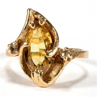 VINTAGE 14K GOLD AND YELLOW SAPPHIRE LADY'S RING,