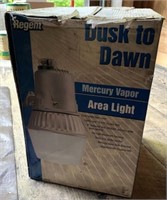 NEW Regent Mercury Vapor Area Light