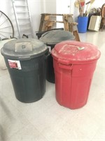 3 lg trash cans w/lids