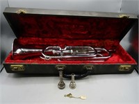 Beautiful vintage bugle w/original case!