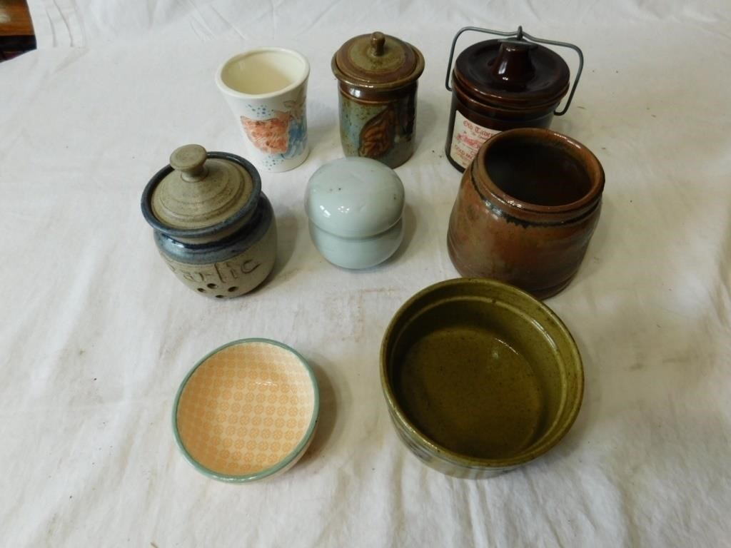 8 pottery/ceramic, containers