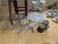 LARGE LOT OF CUPS AND SAUCERS / GLASSWARE ETC