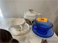 CUPS AND SAUCERS / W TEAPOT