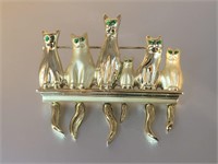 Cat brooch