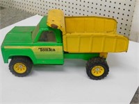 1970s Tonka dup truck, missing grill