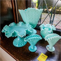 (4) Pieces of Hobnail Fenton & (1) Jade -