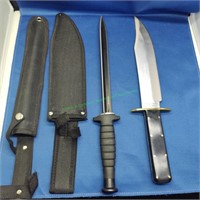 2 Hunting Knives with Scabbards