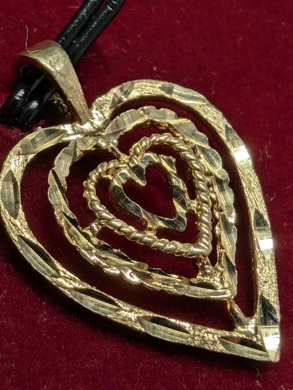 $600 10K  2G,Heart Shaped  Pendant