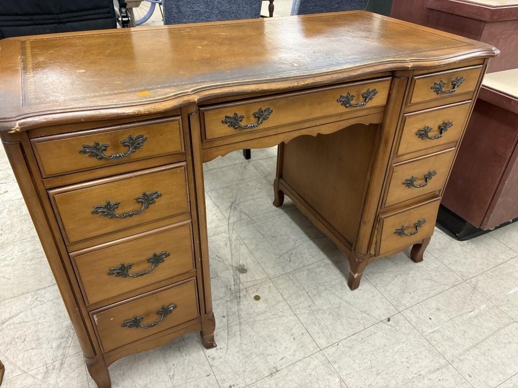 8 Drawer Desk (1 drawer in need of repair)