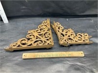 2 sets of cast iron shelf brackets