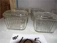 4) clear glass 1 pint covered refrigerator dishes