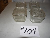 4) clear glass 1 pint covered refrigerator dishes