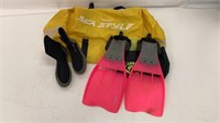 2 Diving Bags With Flippers Pink