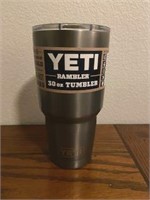 YETI 30 OZ TUMBLER WITH MEGASLIDER LID- GREY