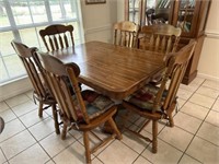 Dining table w/ 6 Chairs & Leaf