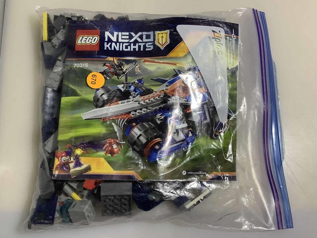 Bagged Lego Kit with manual. No box. Nexo Knights
