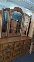 American Drew Dresser with mirror - 9 drawers