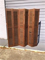 7 ft tall wooden divider needs cleaning