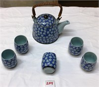 Vintage Tea Pot Set