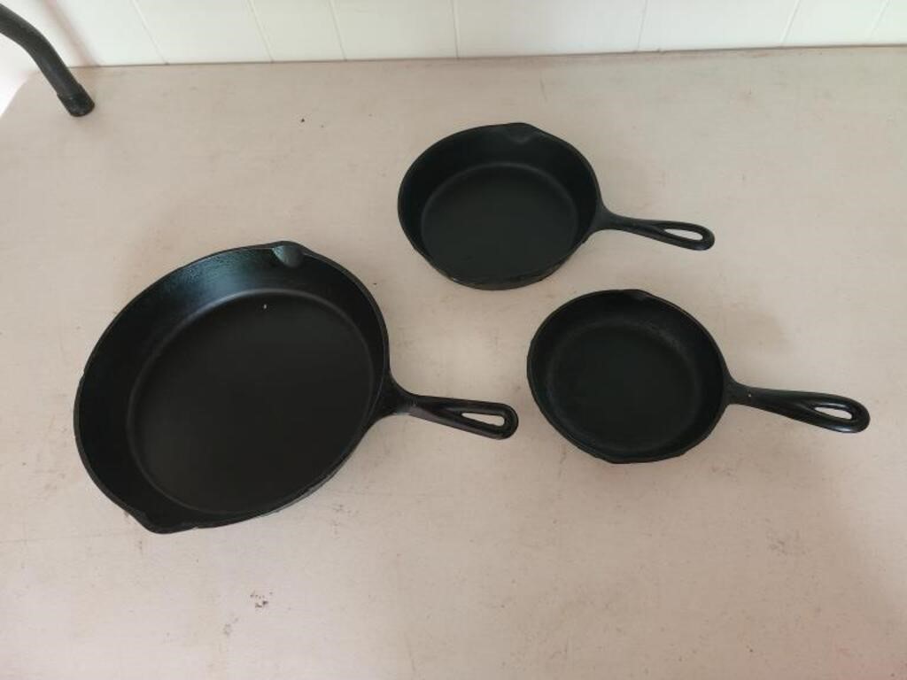 Cast iron pan set