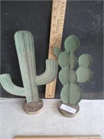 2 metal cactus with wooden stand