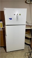 GE refrigerator - basement