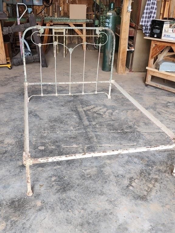 1900's Ornate Wrought Iron Full Size Bed