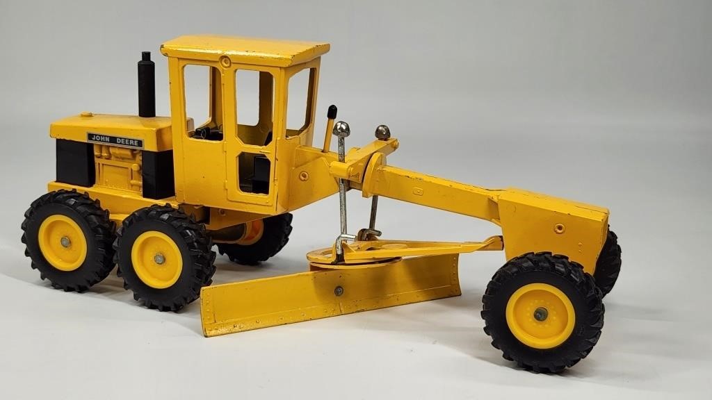 VINTAGE & MODERN TRACTOR / CONSTRUCTION TOY AUCTION