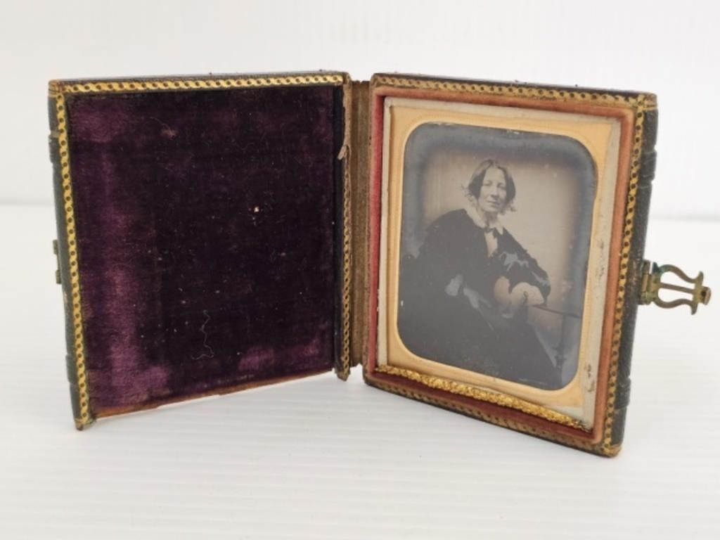 DAGUERREOTYPE PHOTO PORTRAIT-LEATHER CASE