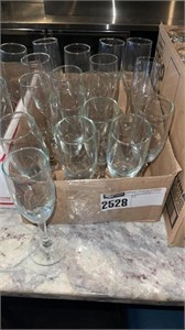 1 LOT (17) CHAMPAGNE GLASSES