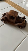 Auto en bois Ford antique