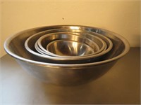 SET OF 7 STAINLESS STEEL BOWLS