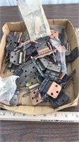 Small flat of hinges