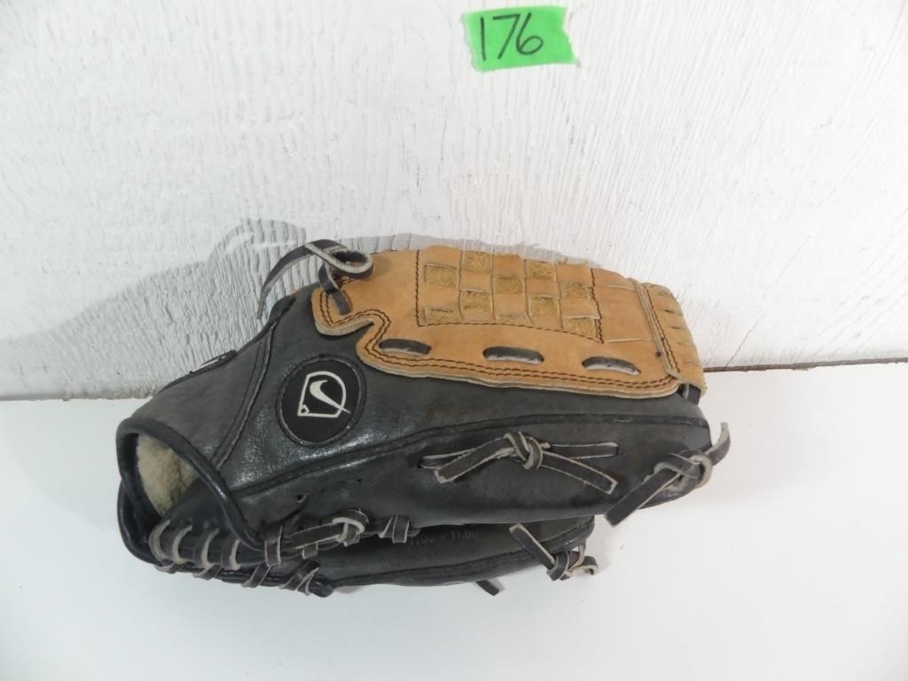 Kids Baseball Glove with Softball, used