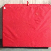 Red trifold padding