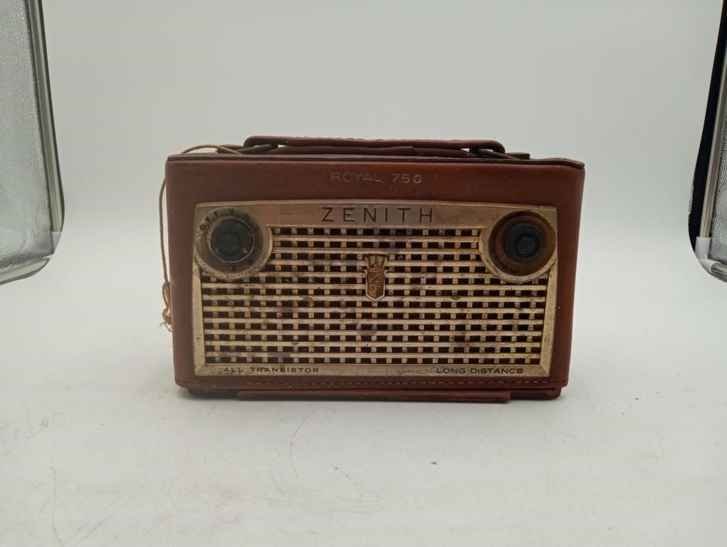 Zenith Royal Portable Tranistor Radio 1950's