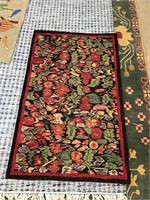 Beautiful hooked runner rug. 3 x 5