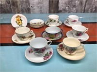 Vtg. porcelain tea cups & saucers