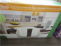 STAINLESS STEEL PRESSURE COOKER WITH ACCESSORIES