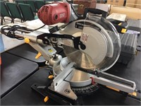 Compound sliding miter saw