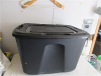 PLASTIC STORAGE CONTAINER