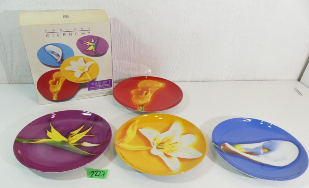 Set of 4 Collectible Porcelaine Dessert Plates 8"