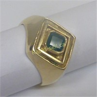 Man's 18 Kt Yellow Gold Ring with Emerald