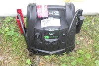 FARM AND RANCH SCHUMACKER BATTERY CHARGER