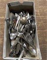 Miscellaneous lot of silverware / Ships