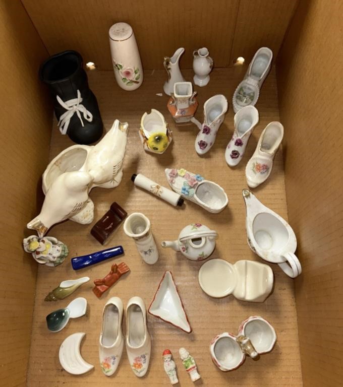 Miscellaneous lot of porcelain shoes / NO SHIP