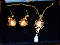 Cameo Necklace & Earring Set